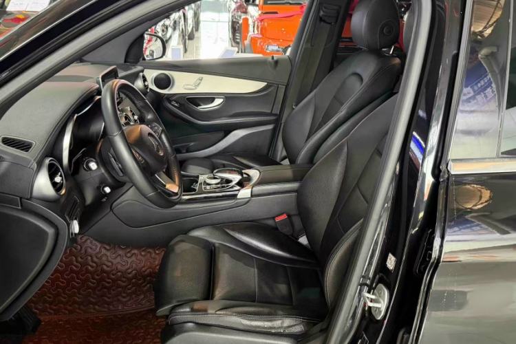 Used Mercedes-Benz GLC 2016 GLC 200 4MATIC Interior 3