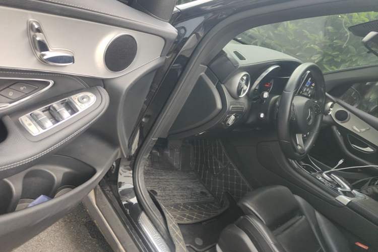 Used Mercedes-Benz GLC 2016 GLC 200 4MATIC Interior 3