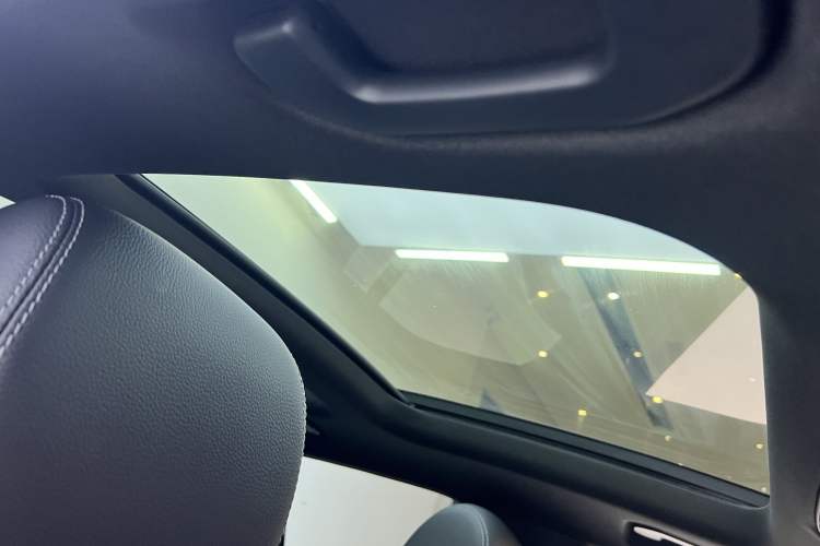 Used Mercedes-Benz GLC 2016 GLC 200 4MATIC Interior 7