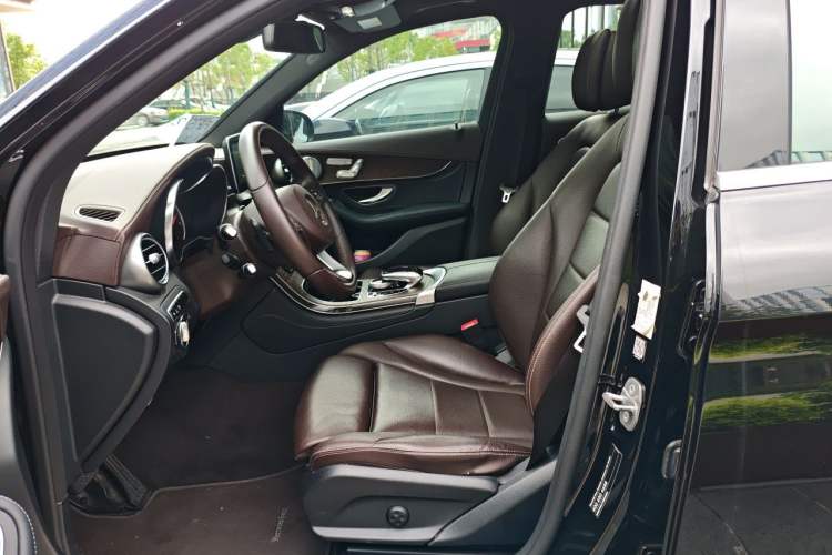 Used Mercedes-Benz GLC 2016 GLC 300 4MATIC Dynamic Model Left Front Seat