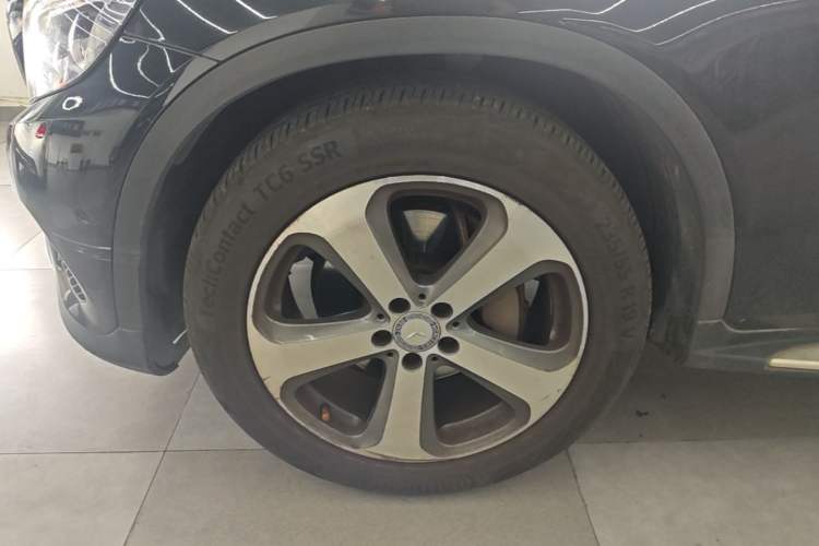 Used Mercedes-Benz GLC 2016 GLC 300 4MATIC Dynamic Model Left Front Wheel Hub