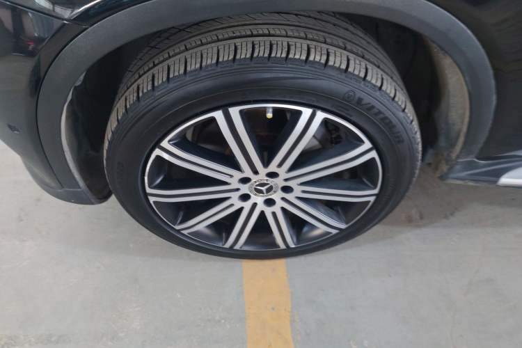 Used Mercedes-Benz GLC 2016 GLC 300 4MATIC Luxury Model Left Front Wheel Hub