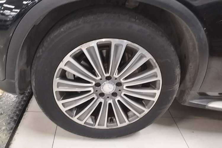 Used Mercedes-Benz GLC 2016 GLC 200 4MATIC Left Front Wheel Hub