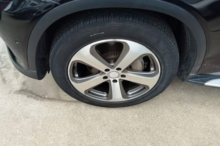 Used Mercedes-Benz GLC 2016 GLC 260 4MATIC Luxury Model Left Front Wheel Hub