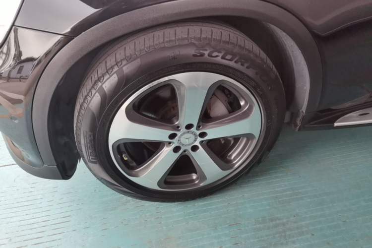 Used Mercedes-Benz GLC 2016 GLC 300 4MATIC Dynamic Model Left Front Wheel Hub
