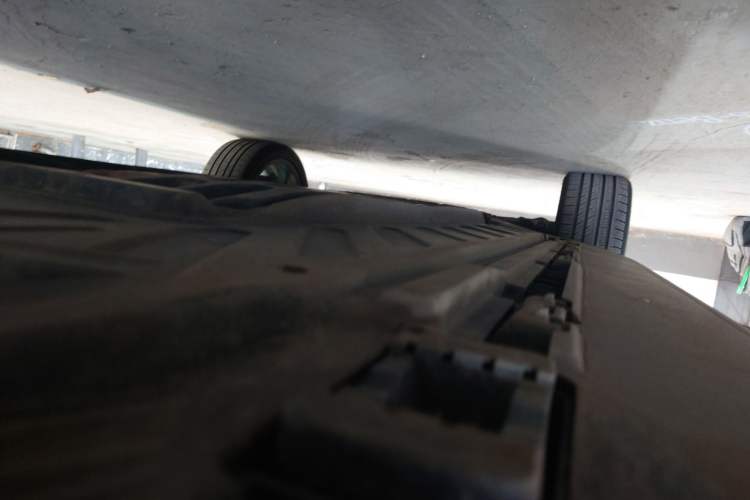 Used Mercedes-Benz GLC 2016 GLC 300 4MATIC Luxury Model Left Side Sill