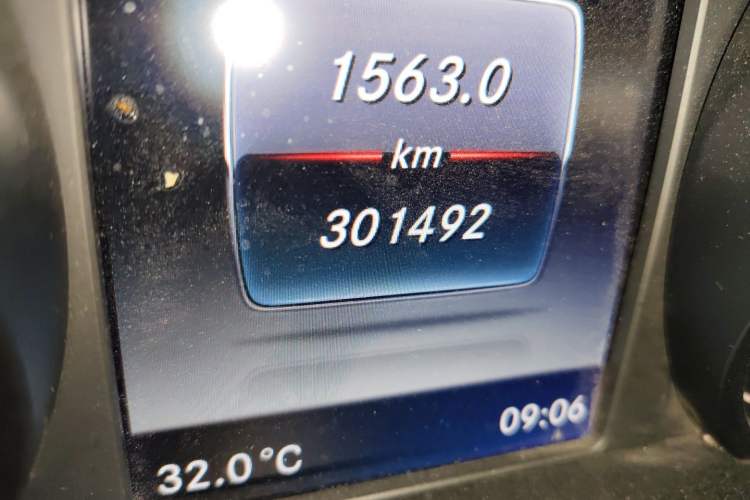 Used Mercedes-Benz GLC 2016 GLC 260 4MATIC Dynamic Edition Odometer Close Up