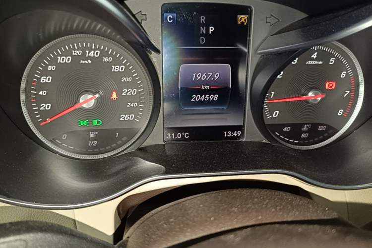 Used Mercedes-Benz GLC 2016 GLC 300 4MATIC Dynamic Model Odometer Close Up