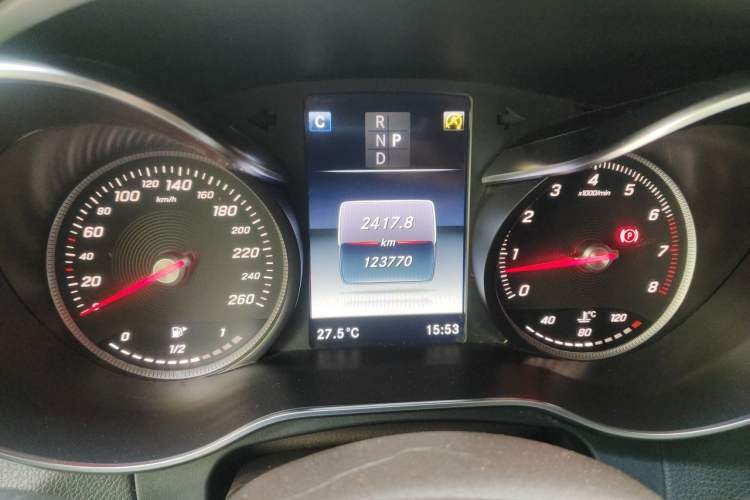 Used Mercedes-Benz GLC 2016 GLC 260 4MATIC Luxury Model Odometer Close Up