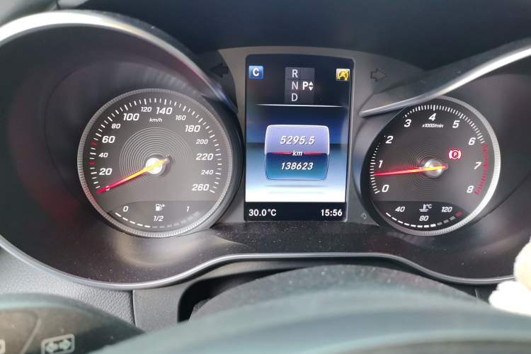 Used Mercedes-Benz GLC 2016 GLC 260 4MATIC Dynamic Edition Odometer Close Up