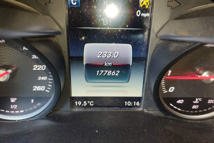 Used Mercedes-Benz GLC 2016 GLC 260 4MATIC Dynamic Edition Odometer Close Up