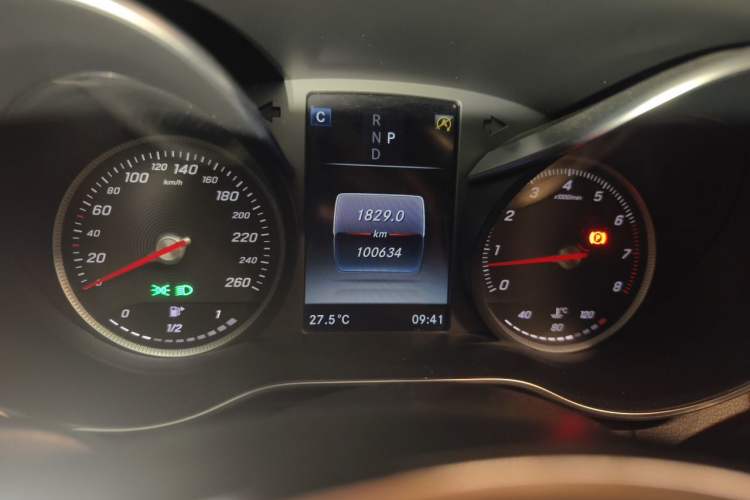 Used Mercedes-Benz GLC 2016 GLC 260 4MATIC Dynamic Edition Odometer Close Up
