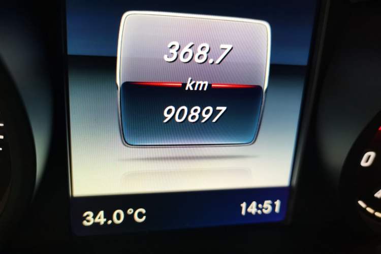 Used Mercedes-Benz GLC 2016 GLC 300 4MATIC Dynamic Model Odometer Close Up