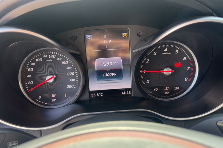 Used Mercedes-Benz GLC 2016 GLC 260 4MATIC Dynamic Edition Odometer Close Up