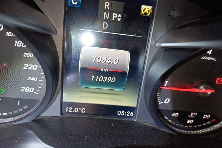 Used Mercedes-Benz GLC 2016 GLC 260 4MATIC Dynamic Edition Odometer Close Up