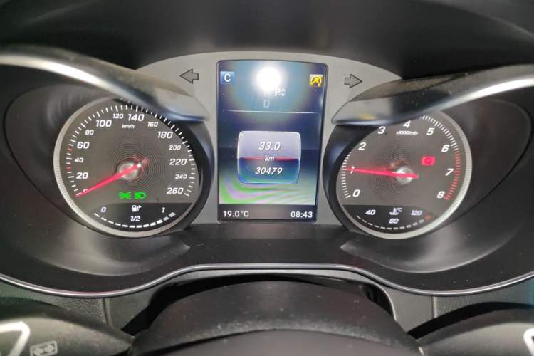 Used Mercedes-Benz GLC 2016 GLC 300 4MATIC Dynamic Model Odometer Close Up