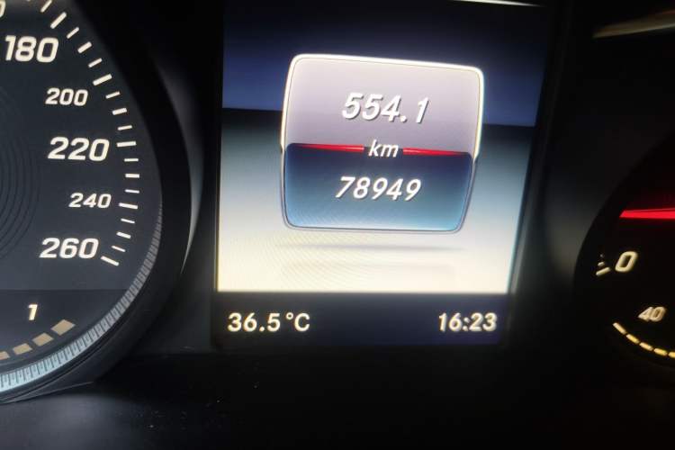 Used Mercedes-Benz GLC 2016 GLC 260 4MATIC Luxury Model Odometer Close Up