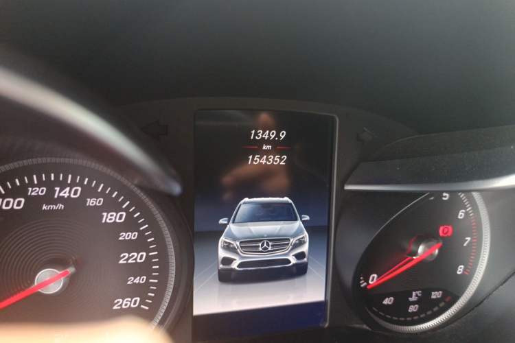 Used Mercedes-Benz GLC 2016 GLC 200 4MATIC Odometer Close Up