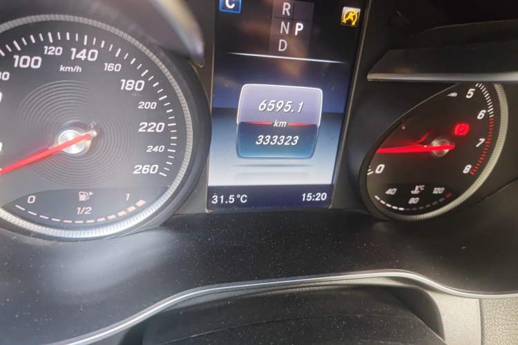 Used Mercedes-Benz GLC 2016 GLC 300 4MATIC Dynamic Model Odometer Close Up