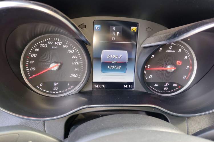 Used Mercedes-Benz GLC 2016 GLC 260 4MATIC Dynamic Edition Odometer Close Up