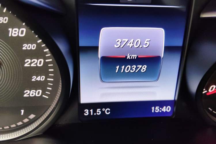 Used Mercedes-Benz GLC 2016 GLC 260 4MATIC Luxury Model Odometer Close Up