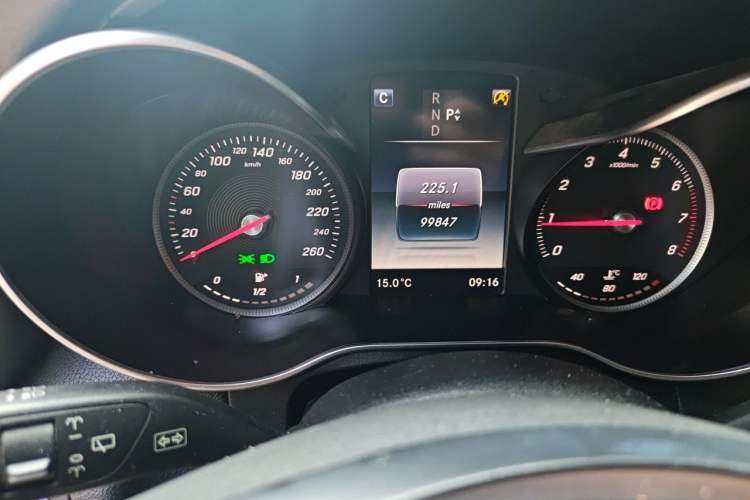 Used Mercedes-Benz GLC 2016 GLC 300 4MATIC Dynamic Model Odometer Close Up