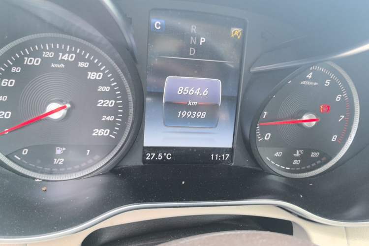 Used Mercedes-Benz GLC 2016 GLC 260 4MATIC Dynamic Edition Odometer Close Up