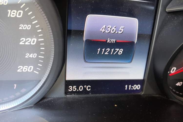 Used Mercedes-Benz GLC 2016 GLC 260 4MATIC Dynamic Edition Odometer Close Up