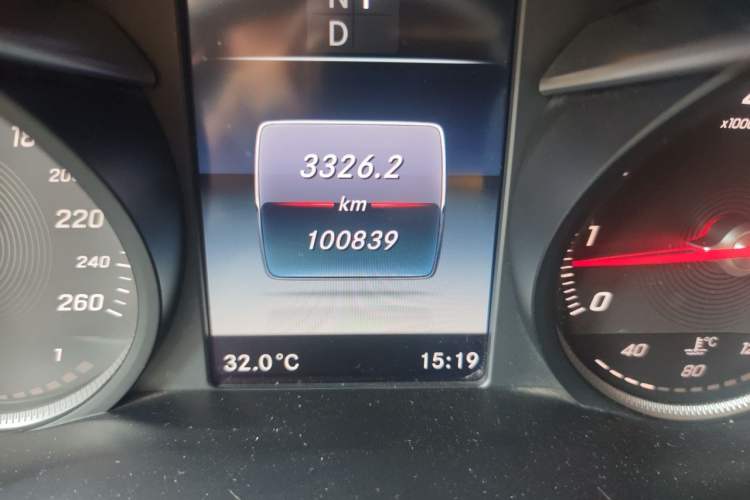 Used Mercedes-Benz GLC 2016 GLC 200 4MATIC Odometer Close Up
