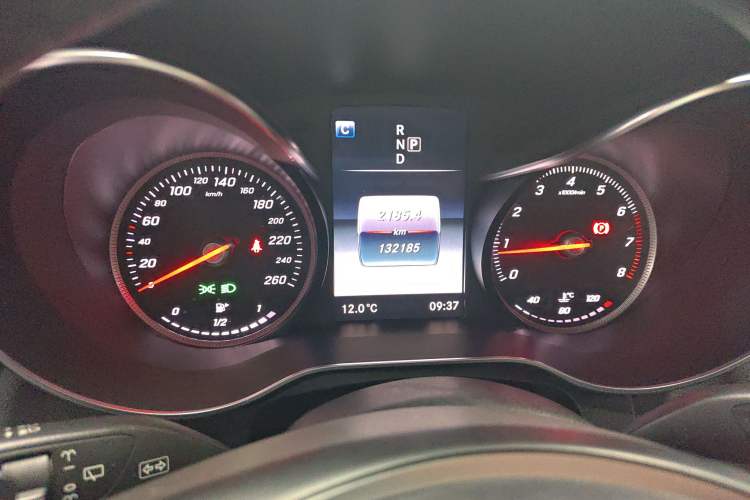 Used Mercedes-Benz GLC 2016 GLC 260 4MATIC Luxury Model Odometer Close Up