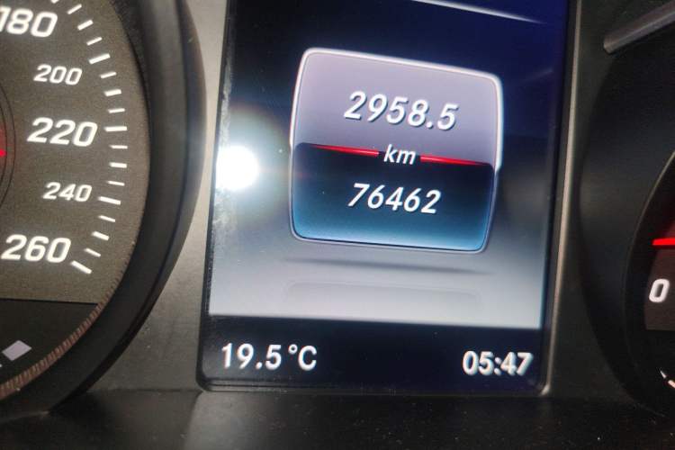 Used Mercedes-Benz GLC 2016 GLC 260 4MATIC Luxury Model Odometer Close Up