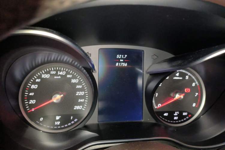 Used Mercedes-Benz GLC 2016 GLC 260 4MATIC Dynamic Edition Odometer Close Up