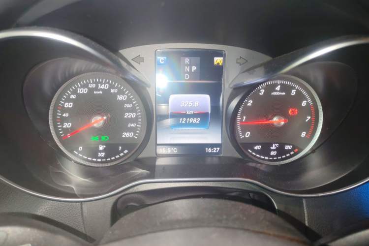 Used Mercedes-Benz GLC 2016 GLC 200 4MATIC Odometer Close Up