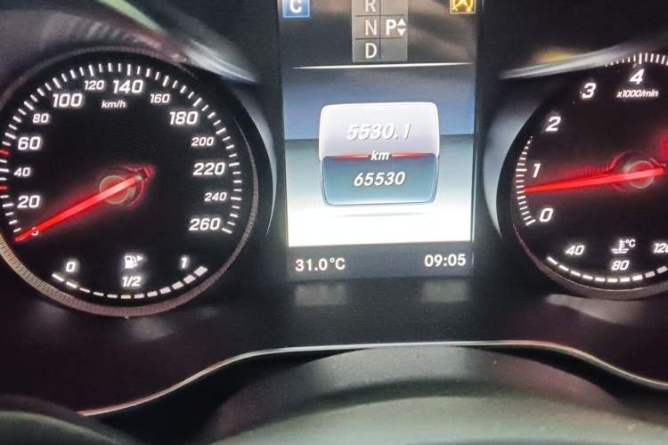 Used Mercedes-Benz GLC 2016 GLC 260 4MATIC Dynamic Edition Odometer Close Up