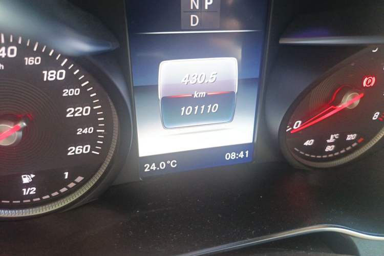 Used Mercedes-Benz GLC 2016 GLC 260 4MATIC Luxury Model Odometer Close Up
