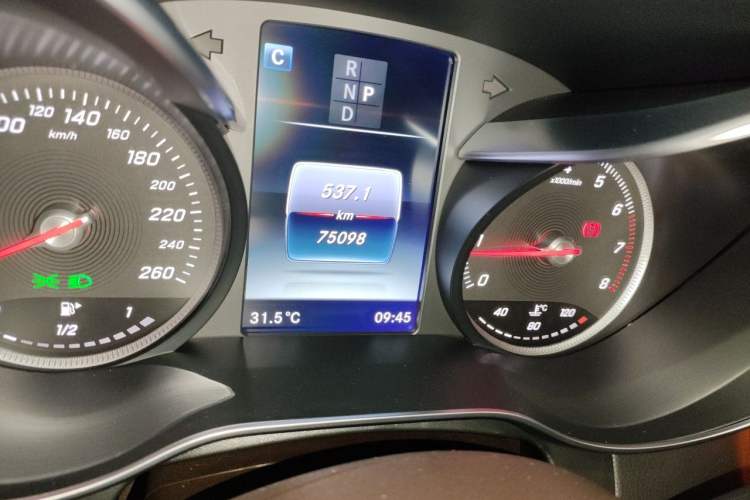 Used Mercedes-Benz GLC 2016 GLC 260 4MATIC Luxury Model Odometer Close Up