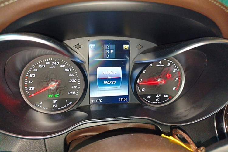 Used Mercedes-Benz GLC 2016 GLC 260 4MATIC Dynamic Edition Odometer Close Up
