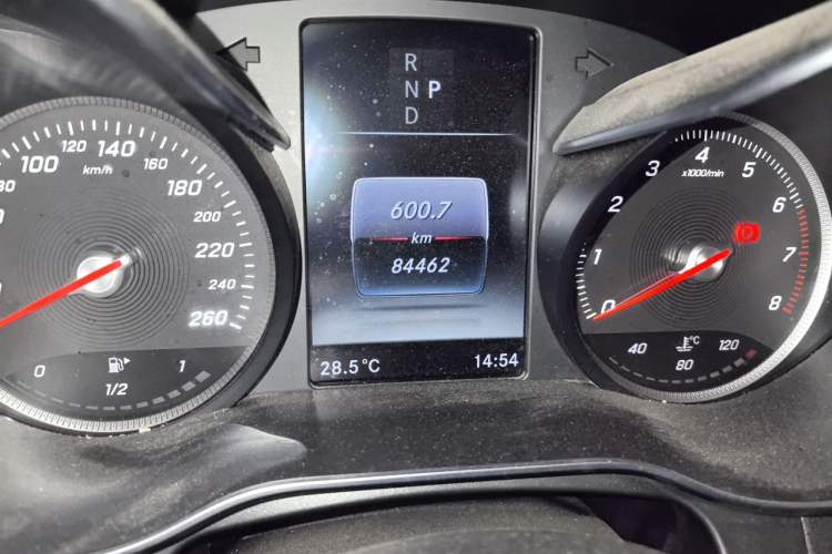 Used Mercedes-Benz GLC 2016 GLC 260 4MATIC Luxury Model Odometer Close Up