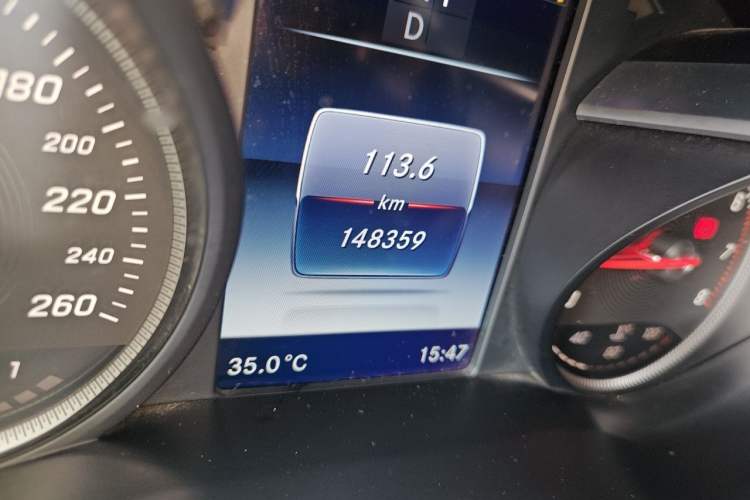 Used Mercedes-Benz GLC 2016 GLC 260 4MATIC Dynamic Edition Odometer Close Up