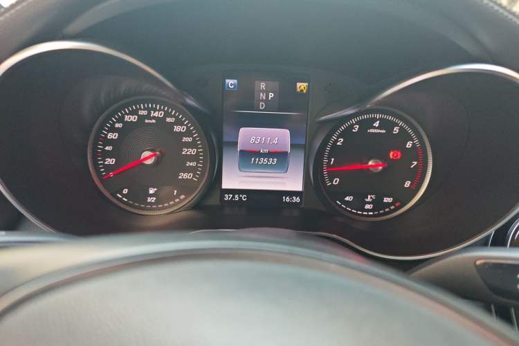 Used Mercedes-Benz GLC 2016 GLC 260 4MATIC Dynamic Edition Odometer Close Up