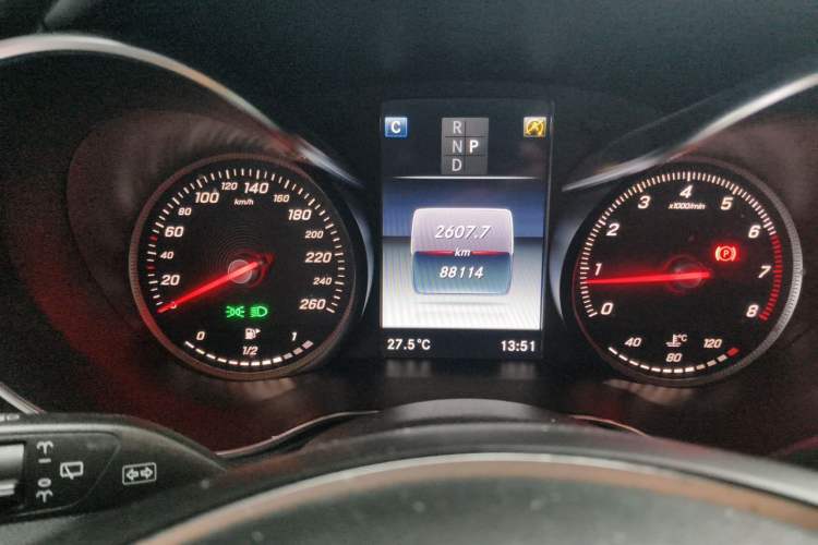 Used Mercedes-Benz GLC 2016 GLC 260 4MATIC Luxury Model Odometer Close Up