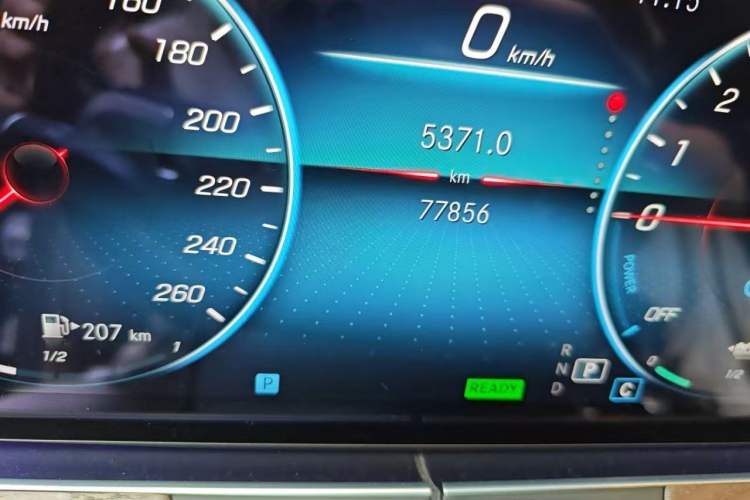 Used Mercedes-Benz GLC 2016 GLC 300 4MATIC Dynamic Model Odometer Close Up