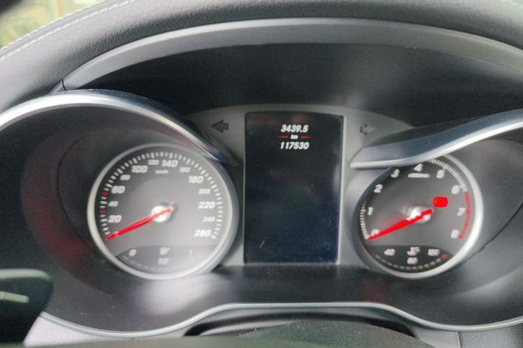 Used Mercedes-Benz GLC 2016 GLC 260 4MATIC Luxury Model Odometer Close Up