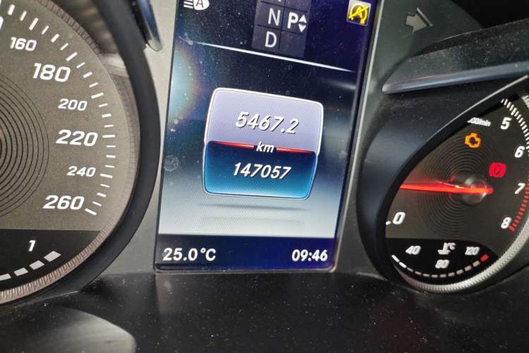 Used Mercedes-Benz GLC 2016 GLC 300 4MATIC Dynamic Model Odometer Close Up