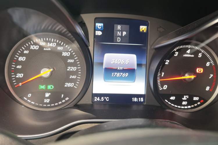 Used Mercedes-Benz GLC 2016 GLC 300 4MATIC Luxury Model Odometer Close Up