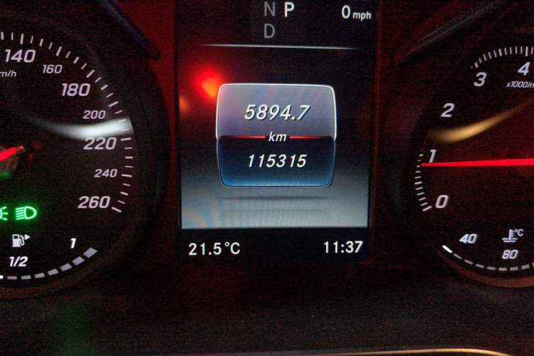 Used Mercedes-Benz GLC 2016 GLC 300 4MATIC Dynamic Model Odometer Close Up