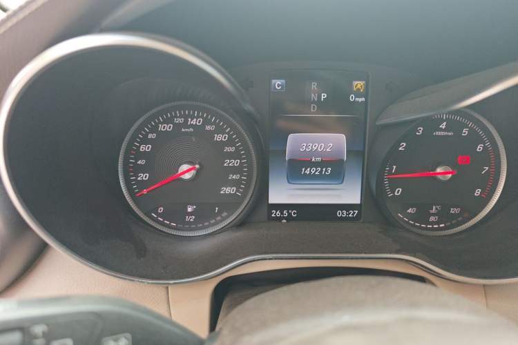 Used Mercedes-Benz GLC 2016 GLC 300 4MATIC Dynamic Model Odometer Close Up