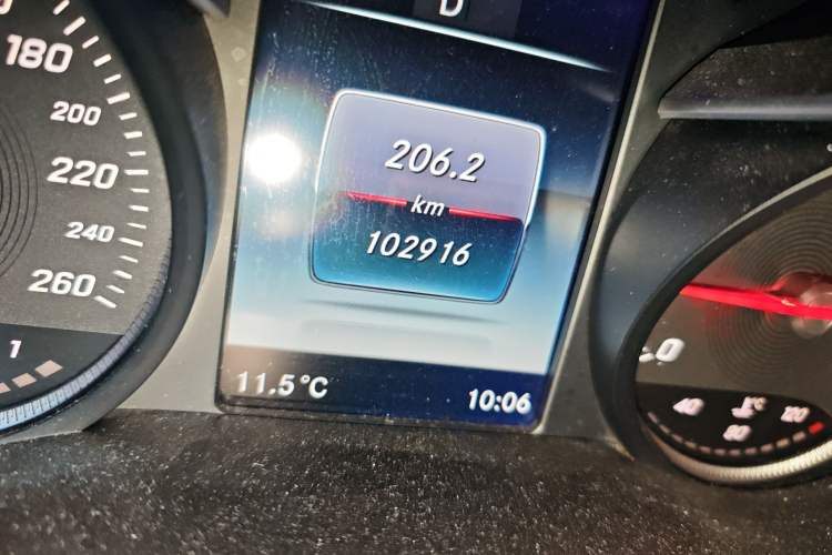 Used Mercedes-Benz GLC 2016 GLC 300 4MATIC Luxury Model Odometer Close Up