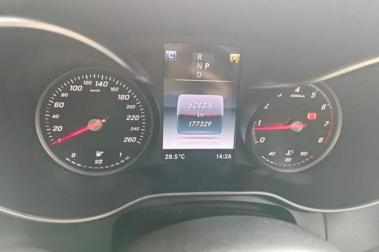Used Mercedes-Benz GLC 2016 GLC 260 4MATIC Luxury Model Odometer Close Up