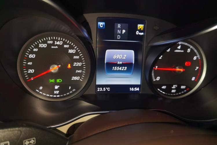 Used Mercedes-Benz GLC 2016 GLC 260 4MATIC Dynamic Edition Odometer Close Up